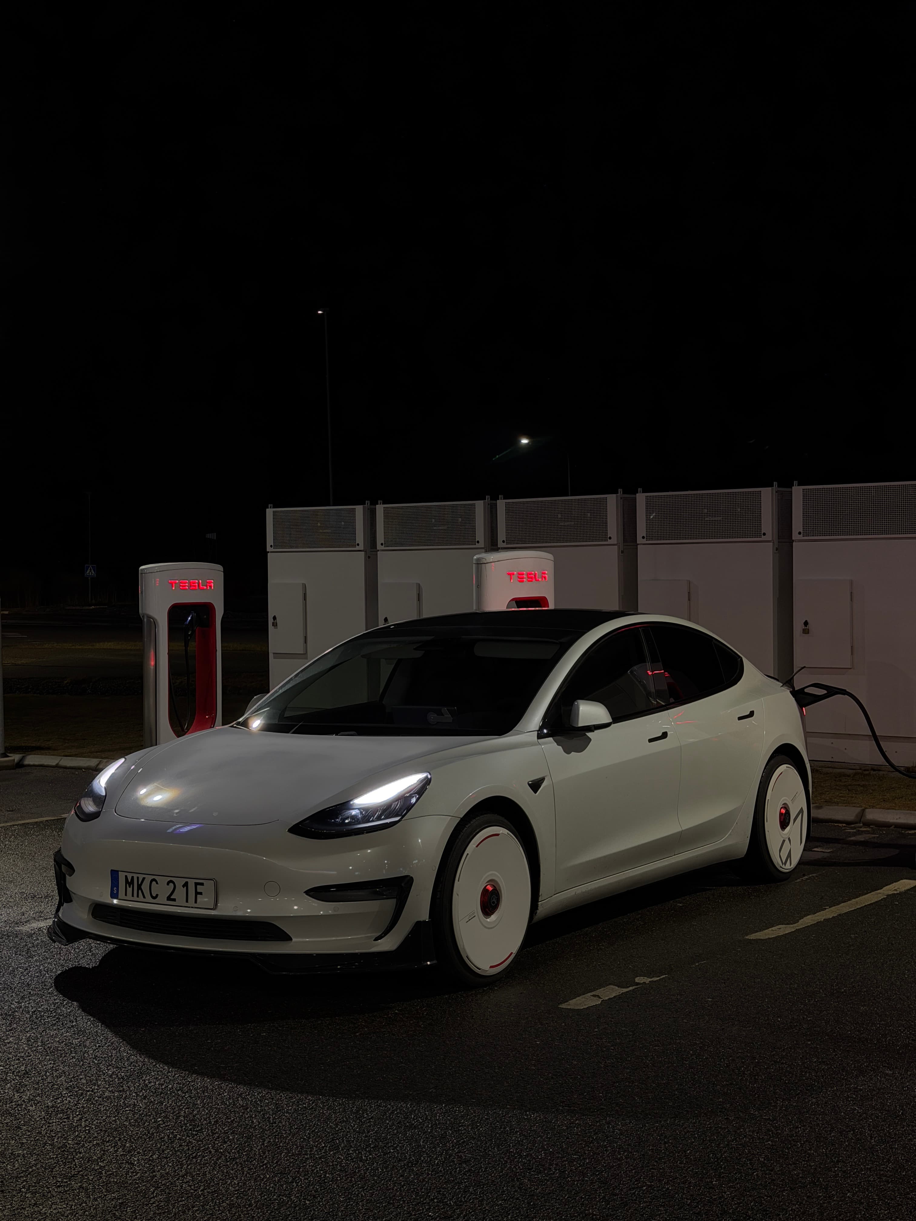 Tesla med HALODISC Sweden hjulskydd